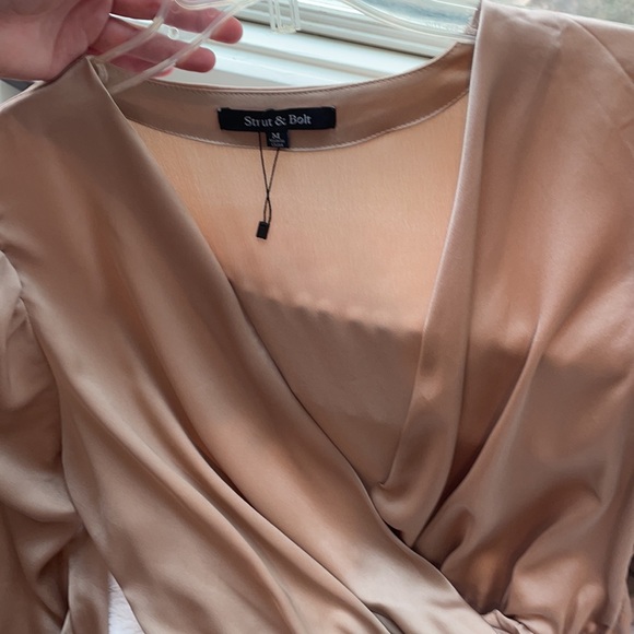 Never worn beautiful silk top - Picture 2 of 3